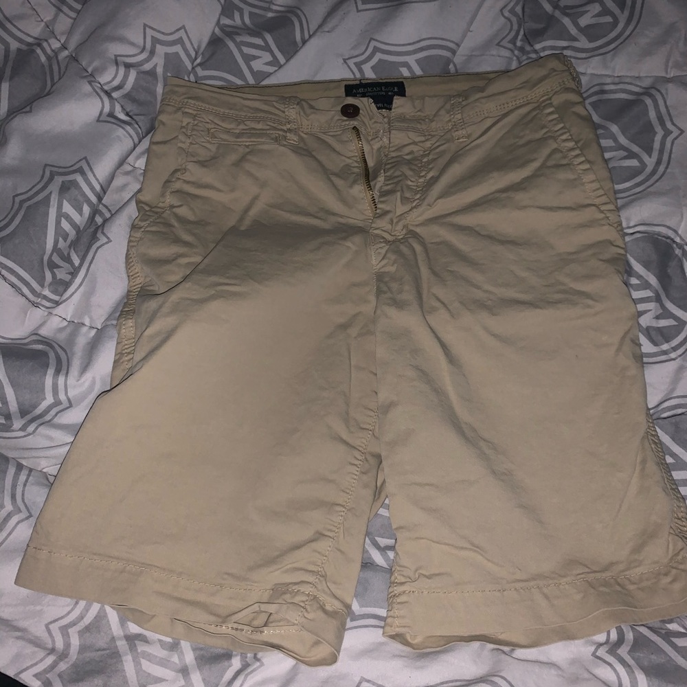 American eagle khaki shorts